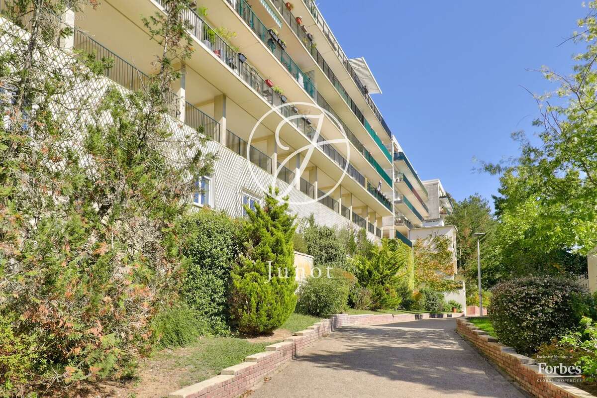 Appartement à VILLE-D'AVRAY
