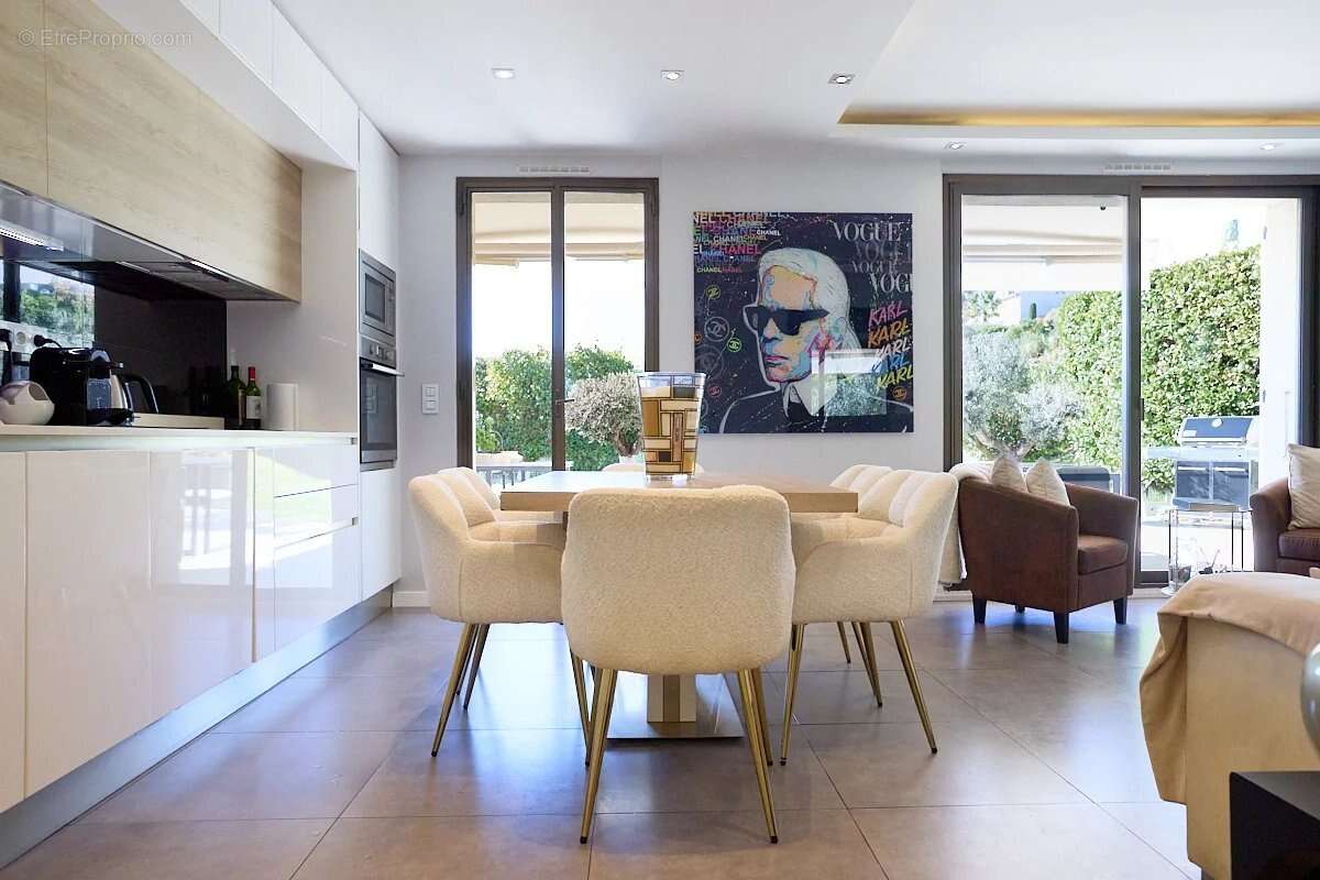 Appartement à VILLENEUVE-LOUBET