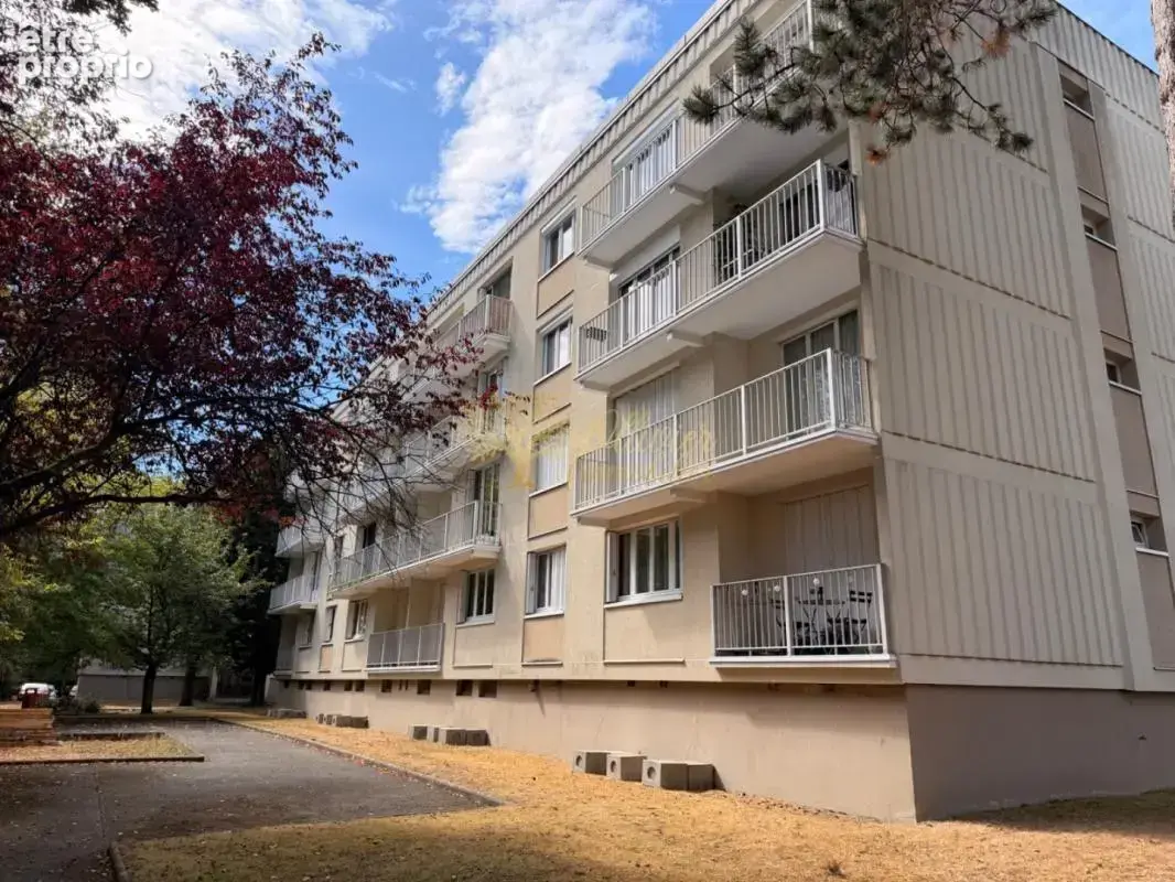 Appartement à LE PLESSIS-TREVISE