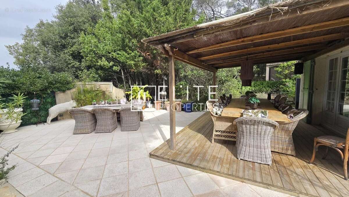 Maison à ROQUEFORT-LES-PINS