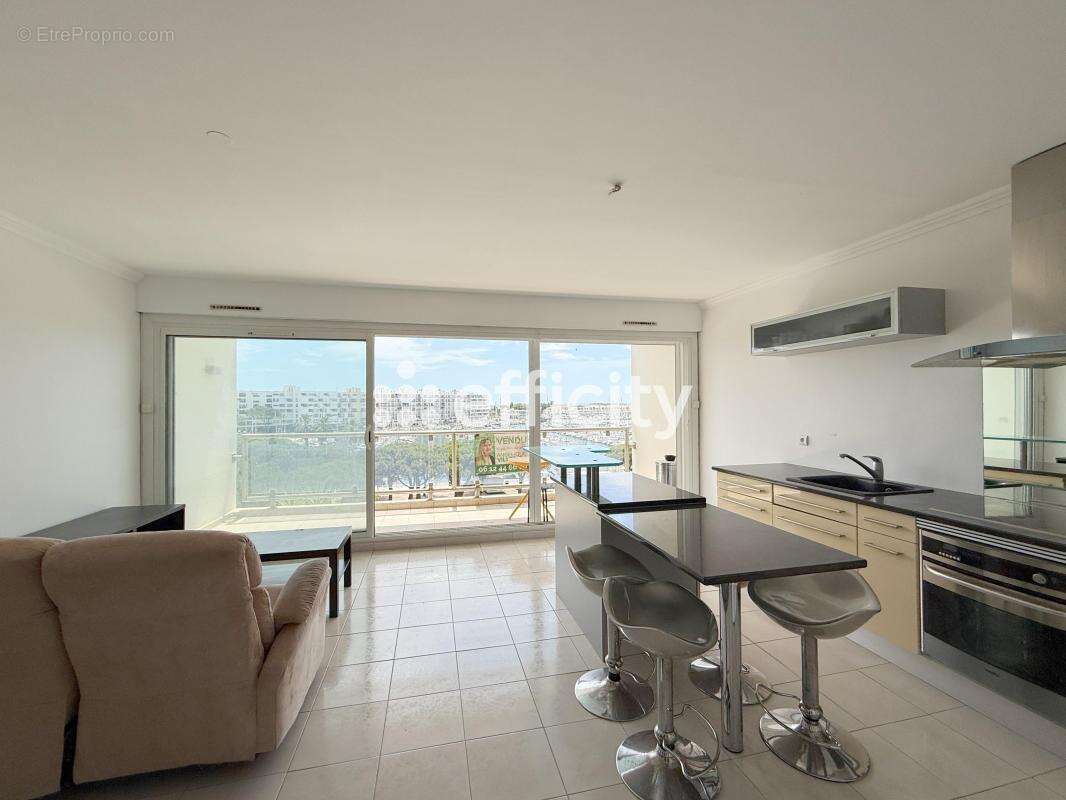 Appartement à MAUGUIO