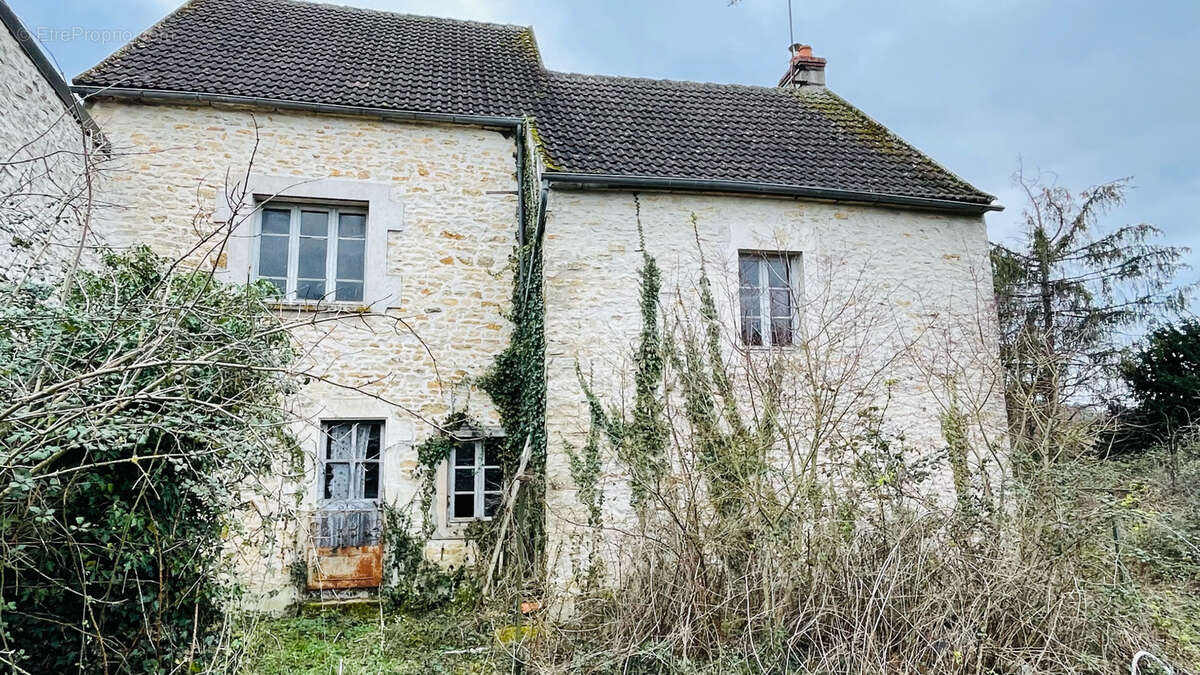 Maison à MONTILLOT