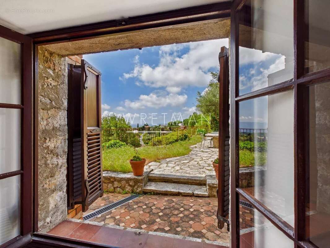 Maison à CHATEAUNEUF-GRASSE