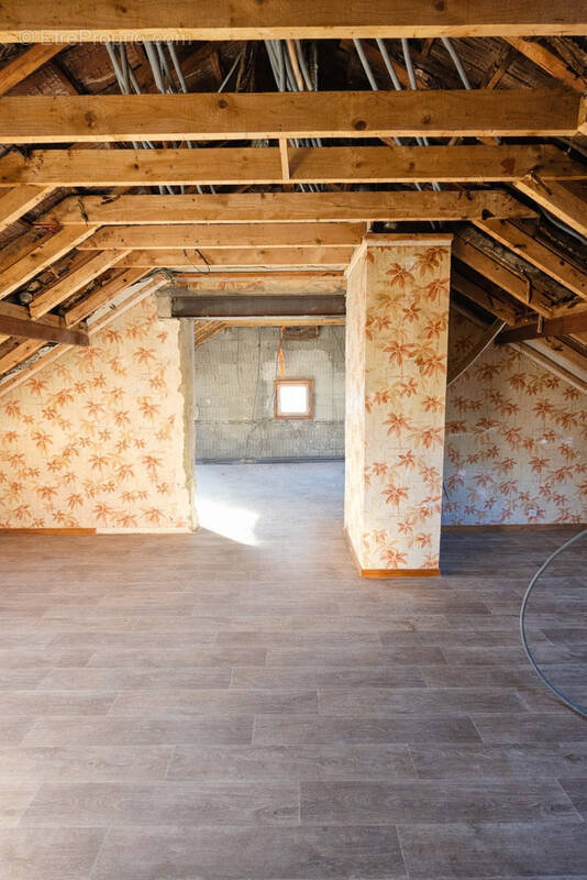 Appartement à BRISON-SAINT-INNOCENT