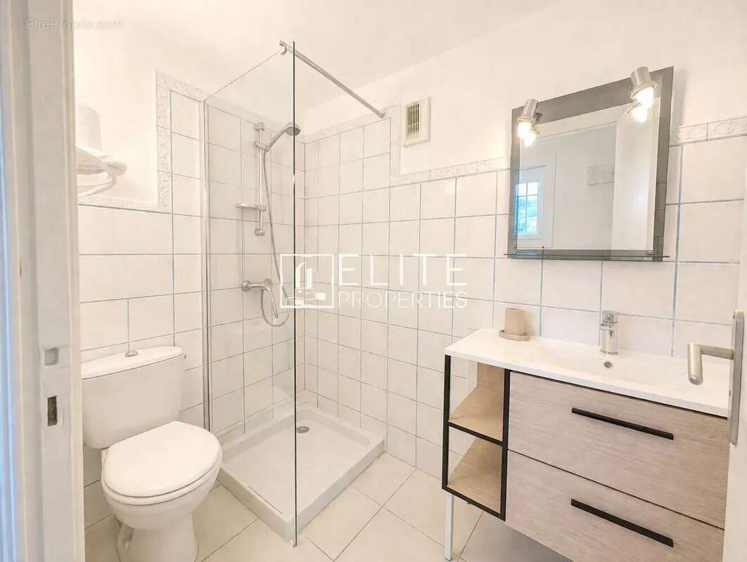 Maison à LA ROQUETTE-SUR-SIAGNE