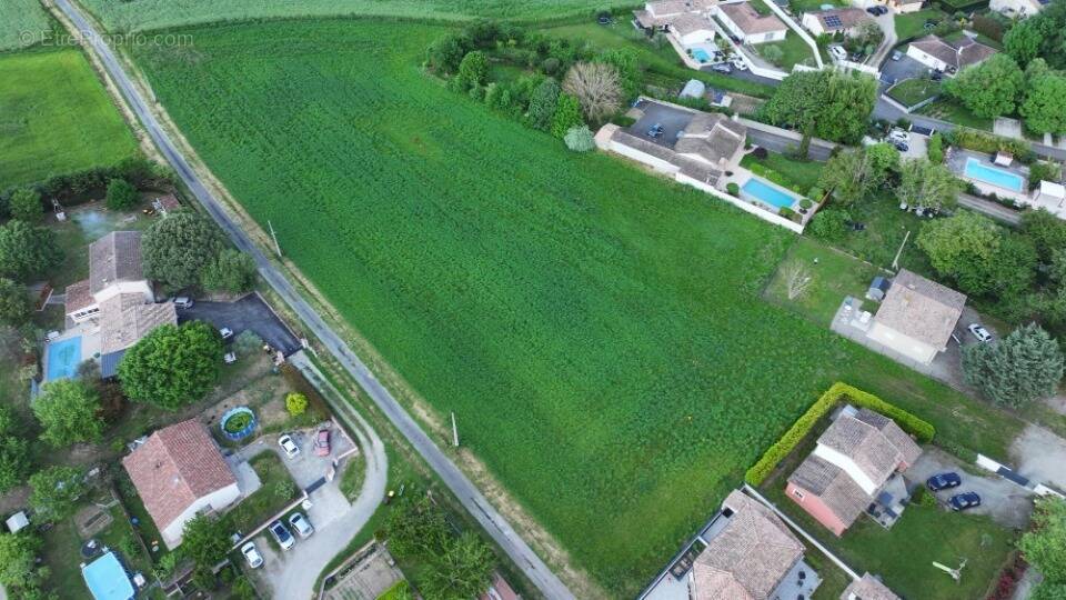 Terrain à GRATENTOUR