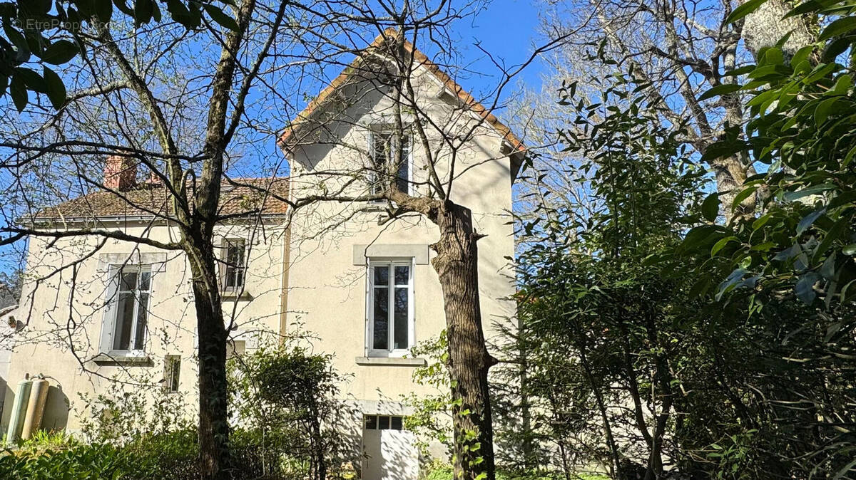 Maison à SAINT-SEBASTIEN-SUR-LOIRE