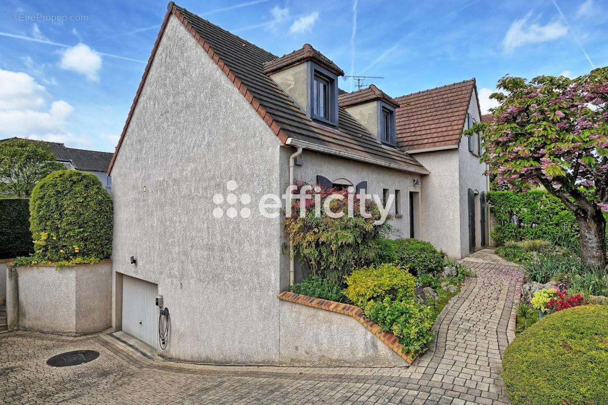 Maison à SAVIGNY-SUR-ORGE