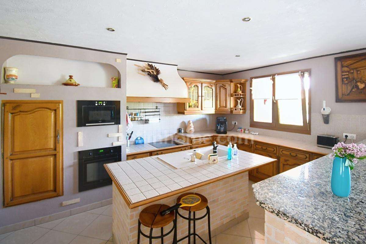 Maison plain pied 129m2 - 3 chambres - 2 garages - terrain 10 ares 45 - 2 terrasses - photo 6