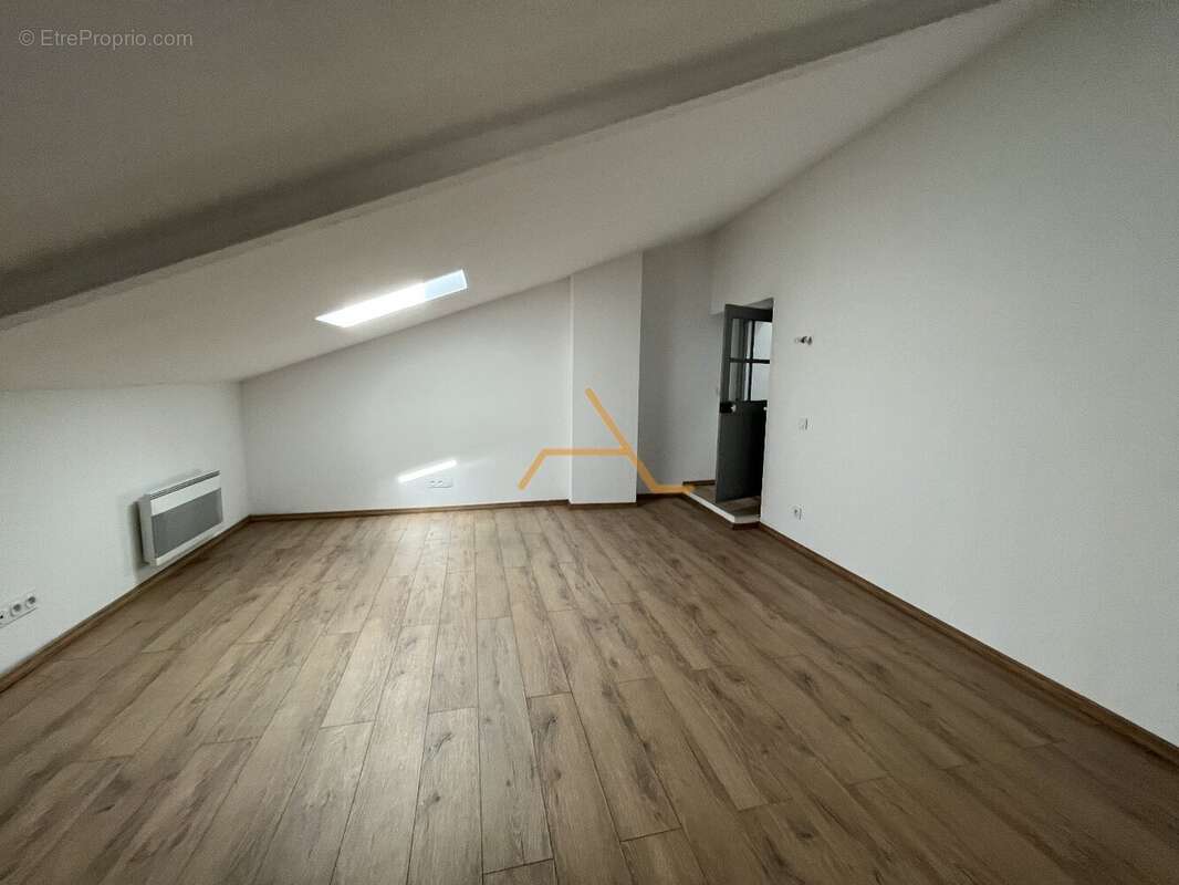 Appartement à VALREAS