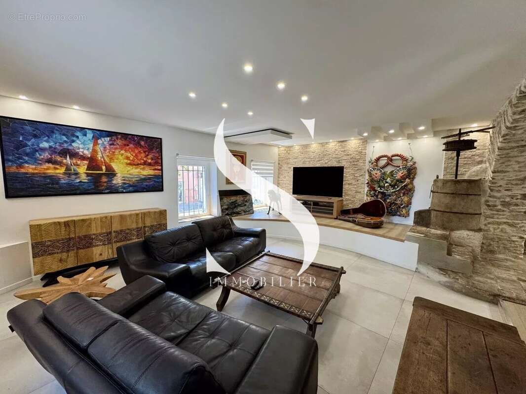 Appartement à VALLAURIS