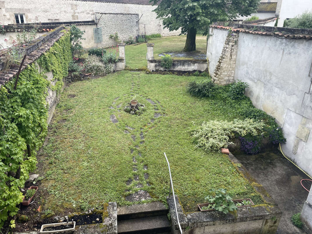 Maison à COGNAC