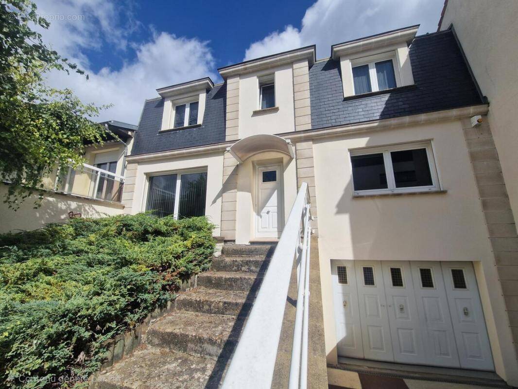 Maison à SURESNES