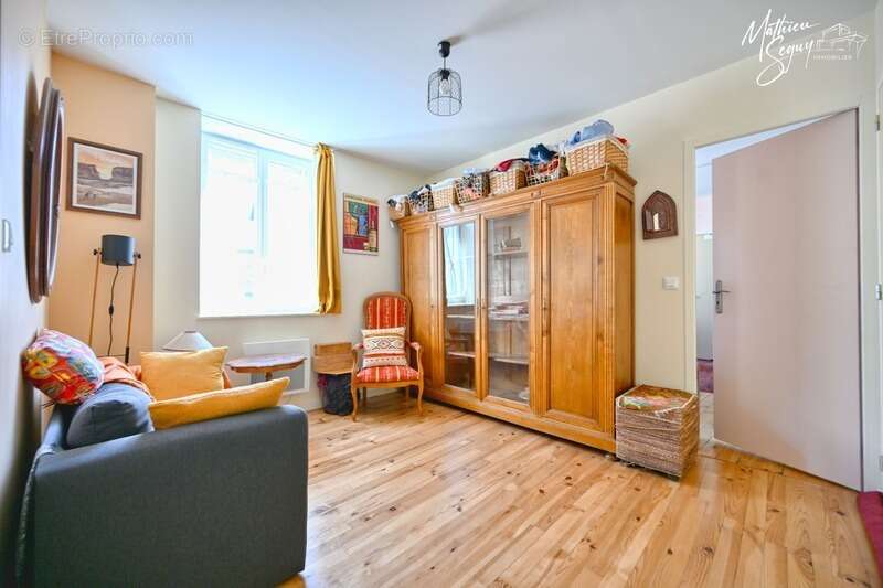 Maison à MONTROMANT