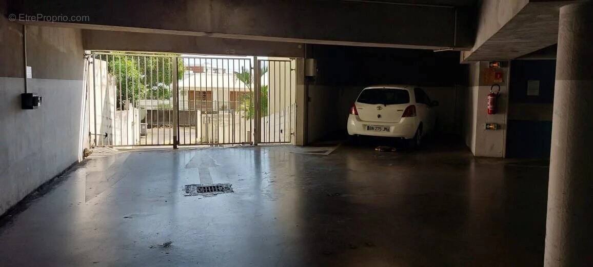 Parking à SAINT-DENIS