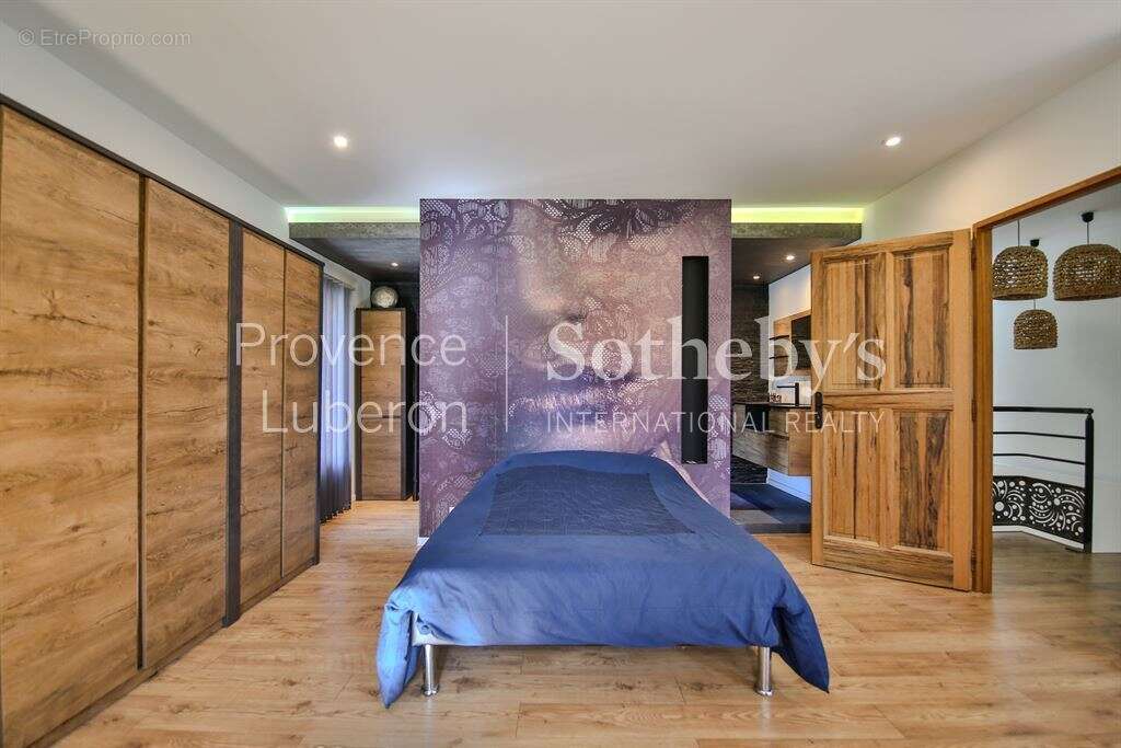 Maison à L'ISLE-SUR-LA-SORGUE