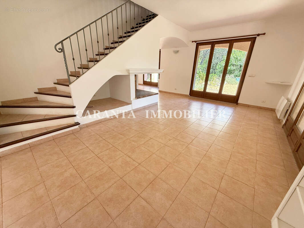 Vente villa 4 pièces Sainte-Maxime proche centre ville avec garage et piscinable - photo 6