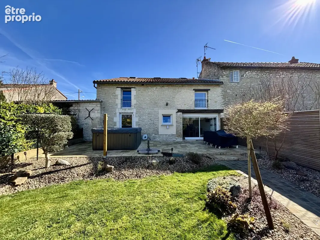 Maison à NEUVILLE-DE-POITOU