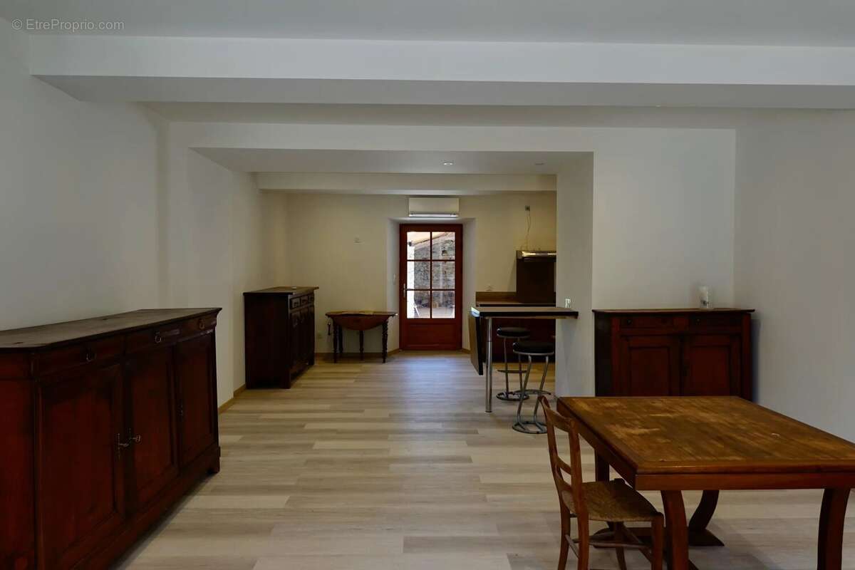 Maison en pierre de caractère 250 m² + corps de ferme 551 m² et maison annexe à rénover – Volumes, lumière & authenticité - photo 9