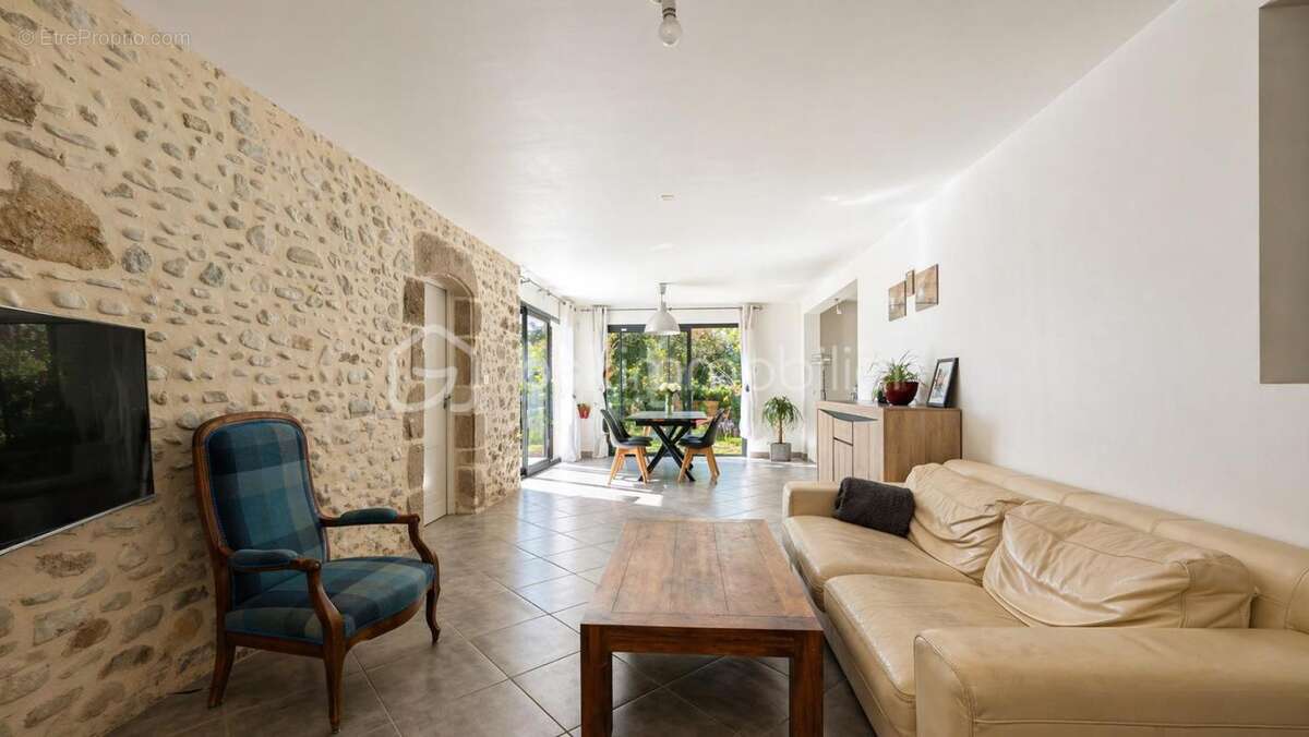 Exclusivité – Est de Montélimar – Maison de village rénovée – 5 chambres – garage – jardin - photo 8