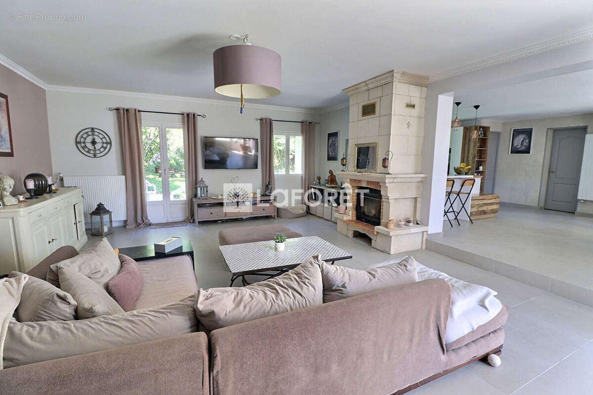 Maison à LA CHAPELLE-LA-REINE