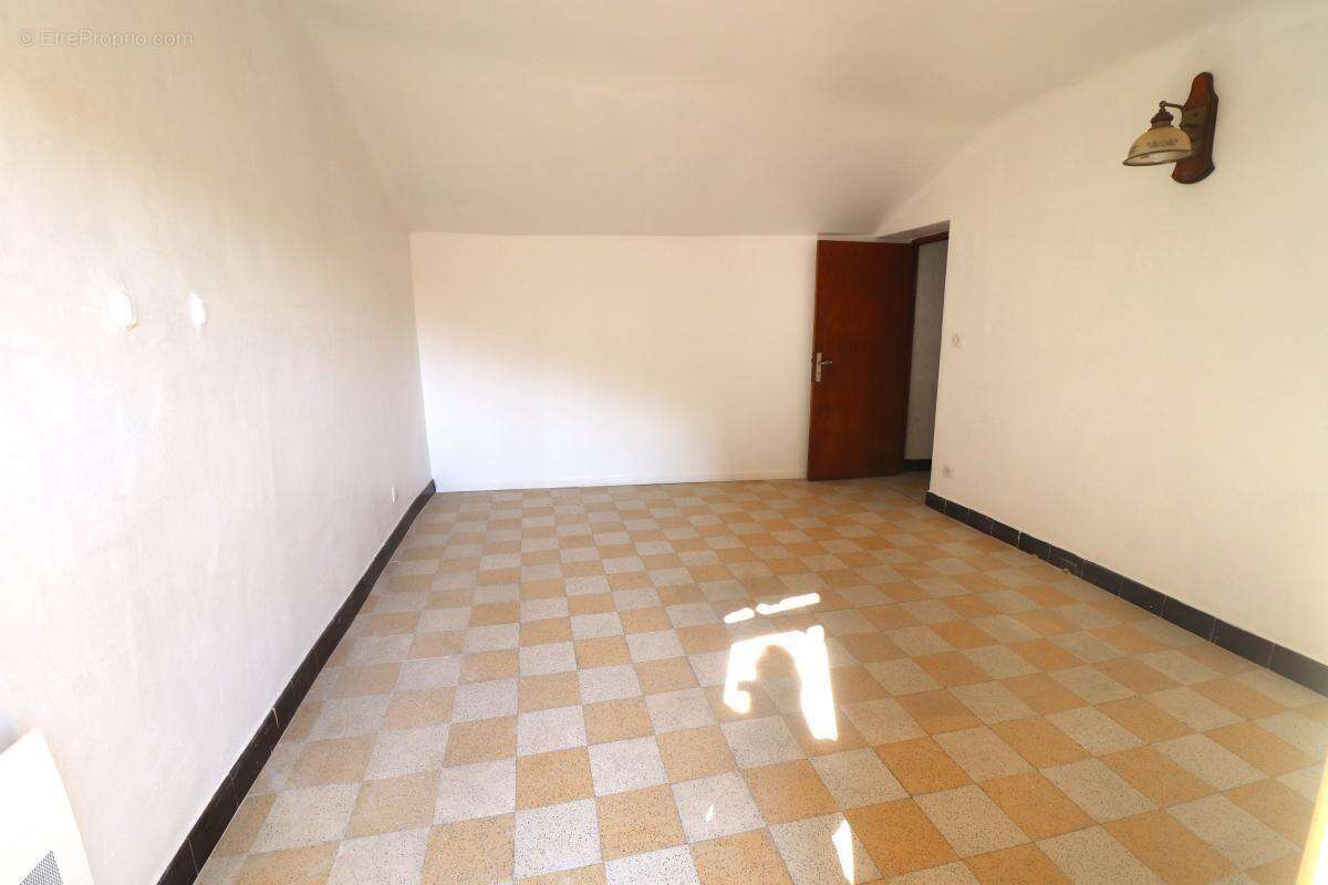 Maison à BERRE-LES-ALPES