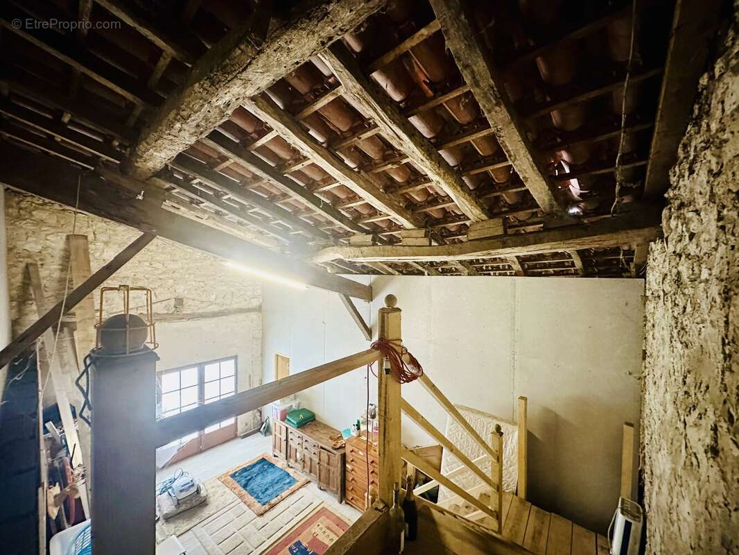 Maison en pierre de 3 chambres avec grange et atelier - photo 10