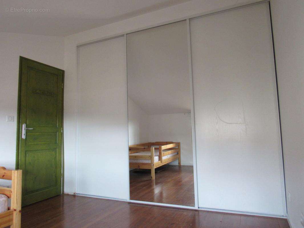 Grande maison medievale  de village entierement renovee dpe en b avec une petite maison qui sert de garage   290000€ - photo 27