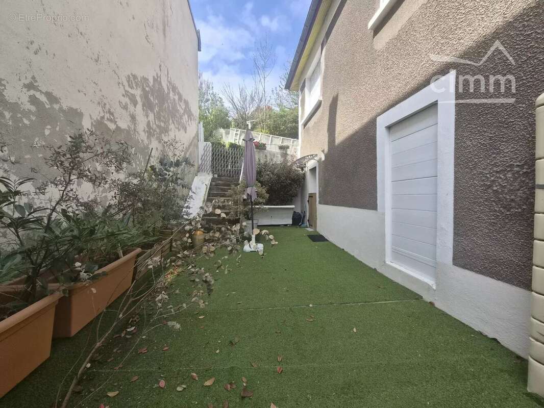 Maison à DECAZEVILLE