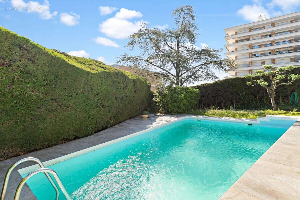 Appartement à LE CANNET