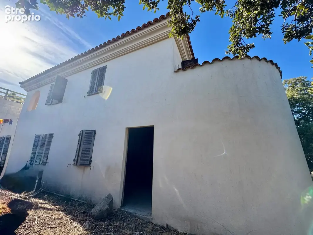 L’Île-Rousse – Maison 5 pièces, 3 niveaux avec terrasses, jardin et vastes garages – Centre ville et plage à pied - photo 16