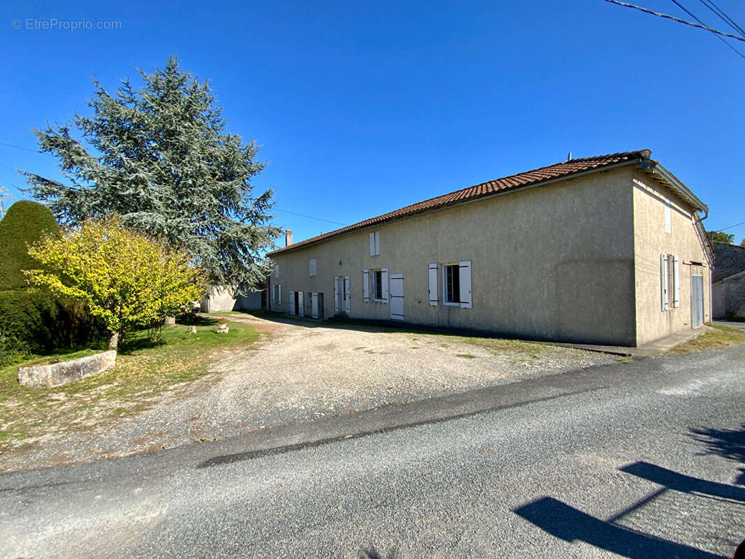 Maison à SAINTE-LHEURINE