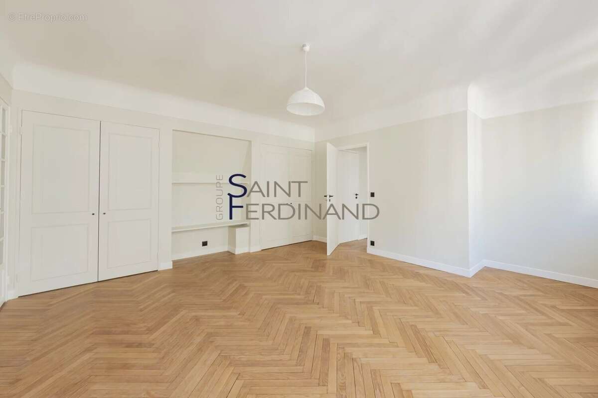 Appartement à PARIS-7E