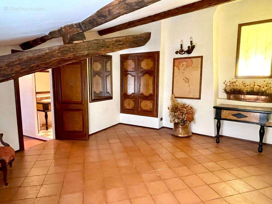 Maison à CHATEAUNEUF-GRASSE