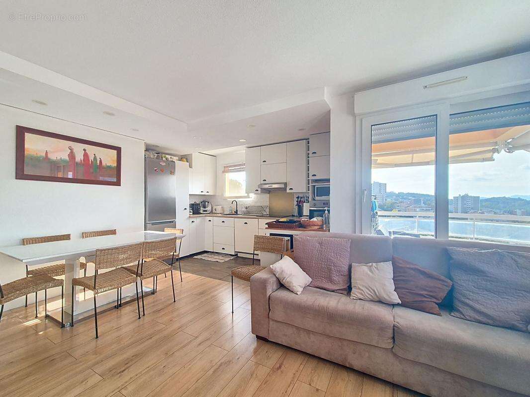 Dernier etage / traversant d'angle. residence avec piscine - photo 3