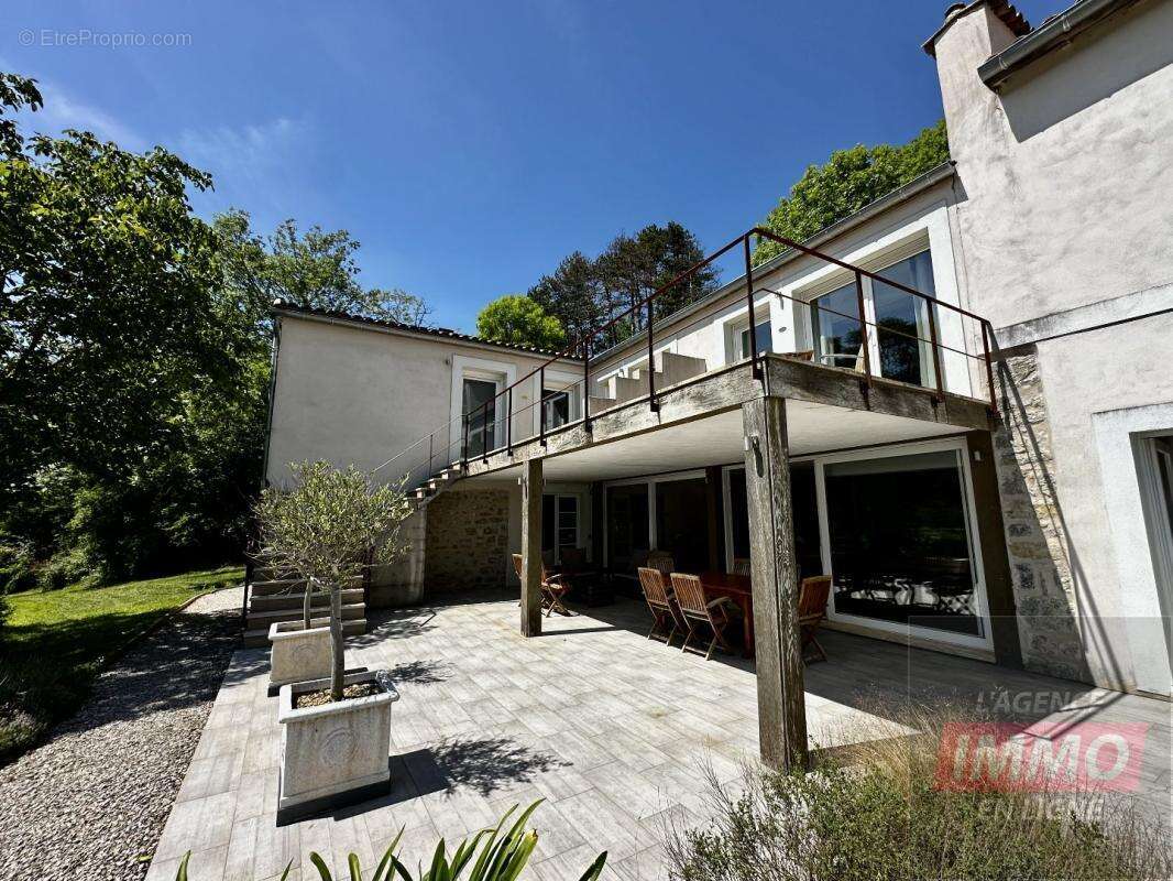 Maison 700 m² à Limoux  - photo 4