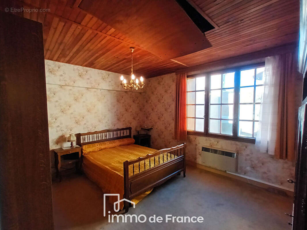 Maison à LIVINHAC-LE-HAUT