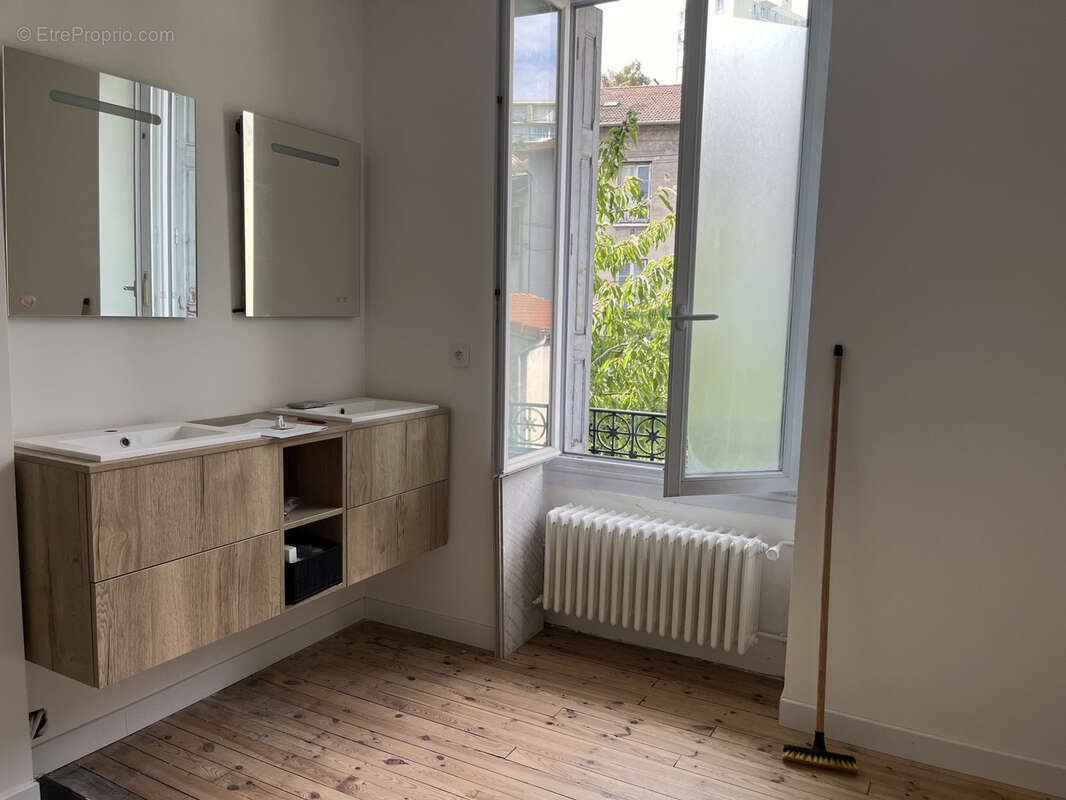 Appartement à SAINT-ETIENNE