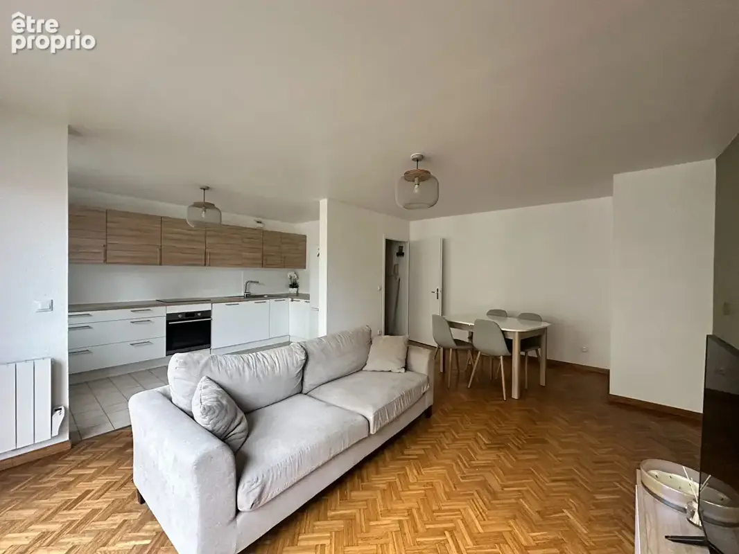 À vendre à Annemasse, Beau T3 meublé à deux pas de la gare et du tramway - photo 1