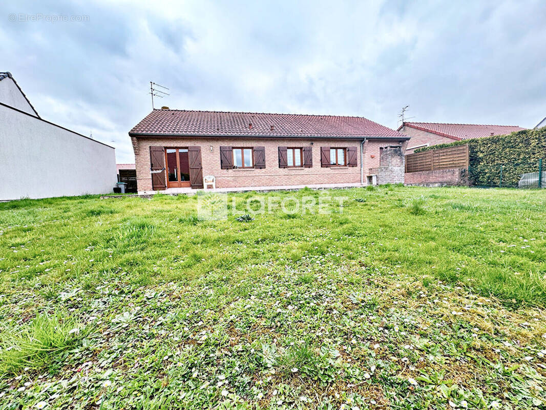 Maison à MONCHECOURT