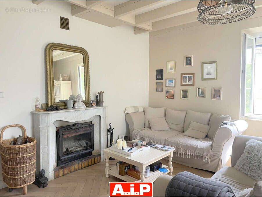 Maison à LOGE-FOUGEREUSE