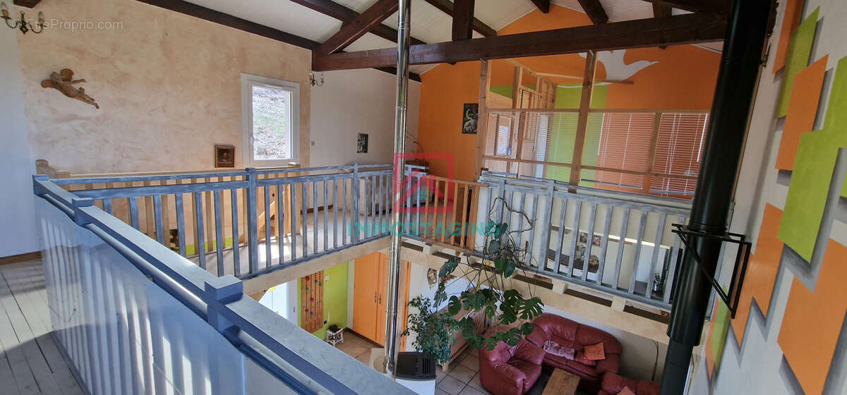Maison à LAVAL-ROQUECEZIERE