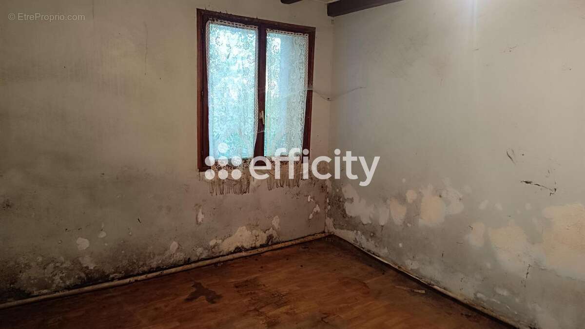 Maison 1700 m² à Usson-Du-Poitou  - photo 12