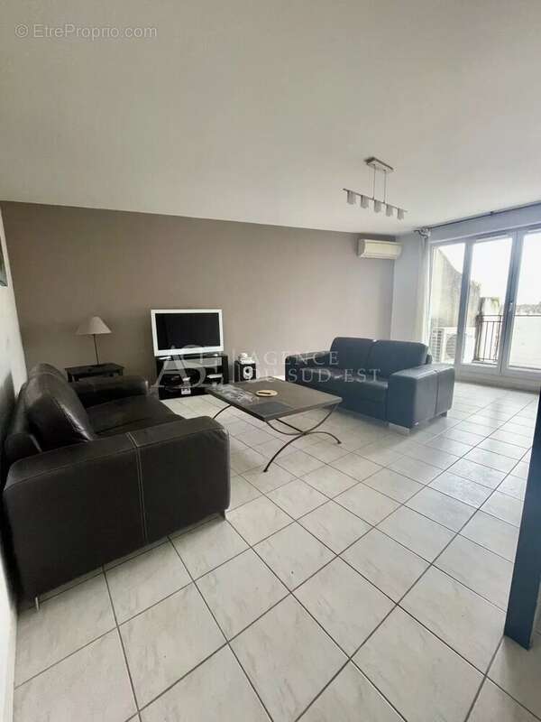 Appartement à VENELLES