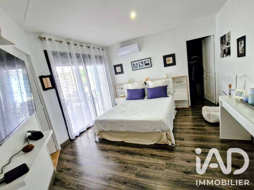 Maison 177 m² à Saint-Laurent-Des-Vignes  - photo 6