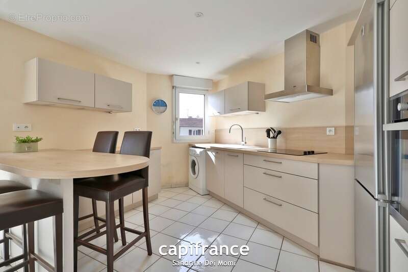 Appartement à SAINT-GENIS-LES-OLLIERES
