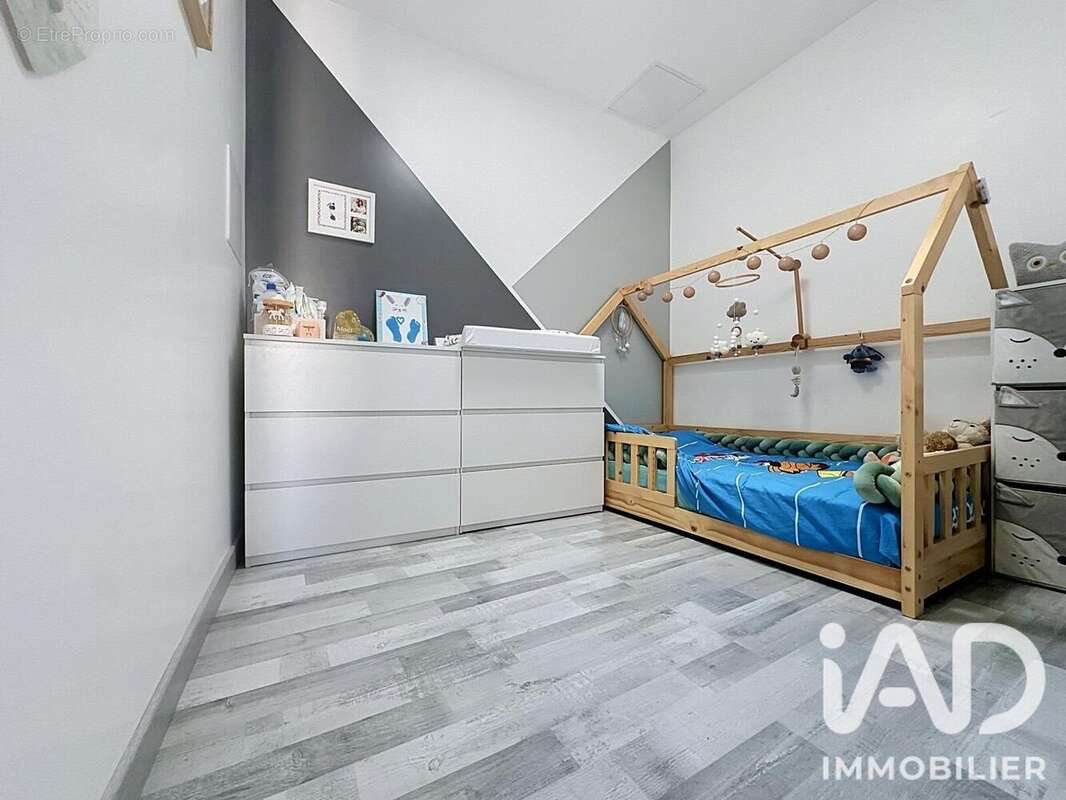 Maison 65 m² à Corme-Royal  - photo 6