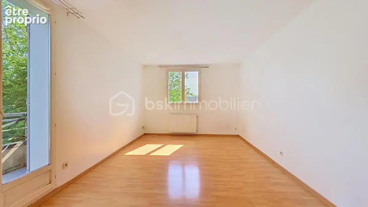 À découvrir sans tarder, ce bel appartement de 50 m² offrant un cadre de vie agréable, lumineux et fonctionnel - photo 3