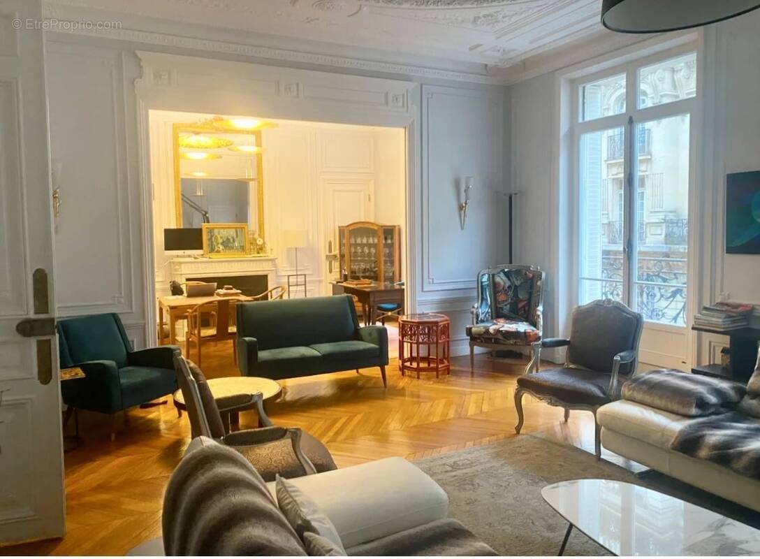 Appartement à PARIS-16E