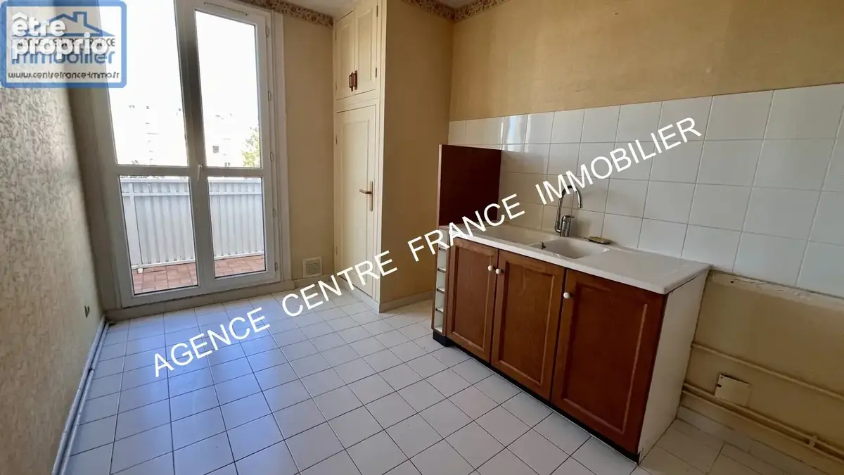 Appartement de 5 pièces - 97m² environ - A VENDRE à BOURGES - Secteur Diderot - photo 2